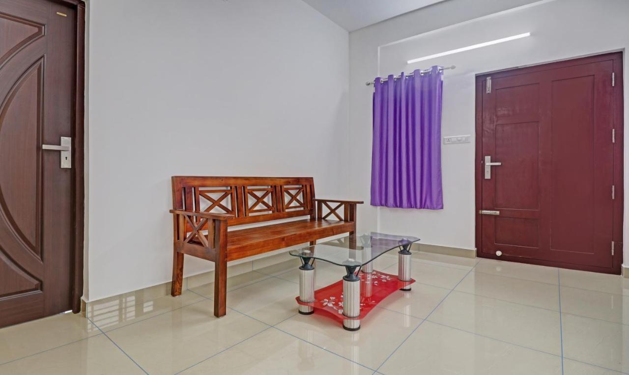Nirupama,Hotel Aluva 700 Mtr From Aluva Railway Station Alwaye エクステリア 写真
