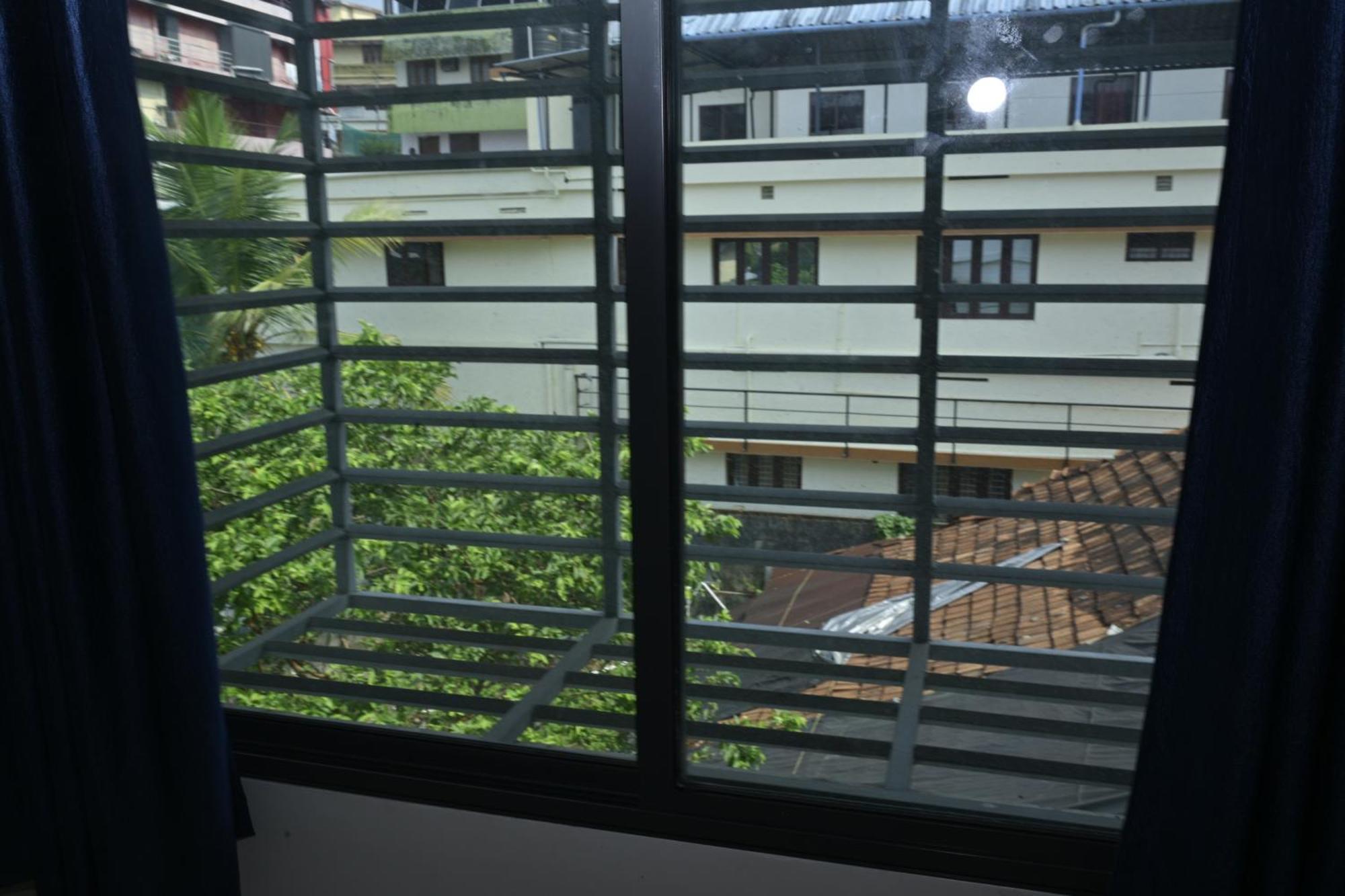 Nirupama,Hotel Aluva 700 Mtr From Aluva Railway Station Alwaye エクステリア 写真