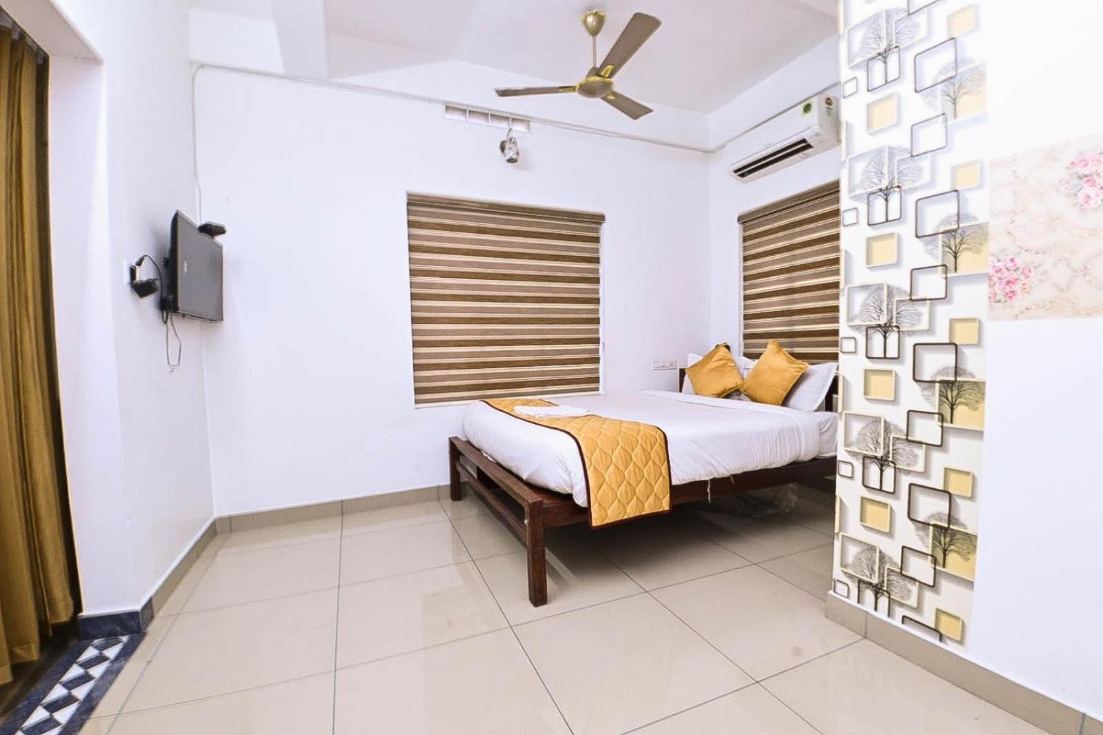 Nirupama,Hotel Aluva 700 Mtr From Aluva Railway Station Alwaye エクステリア 写真